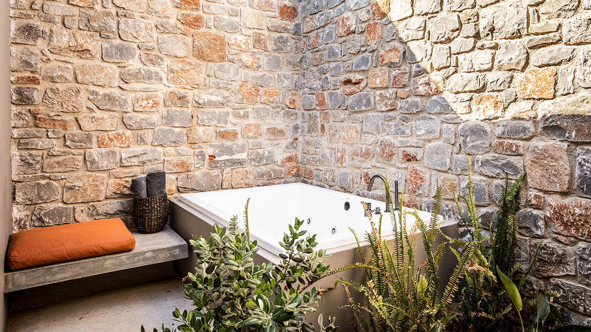 Core Open Plan Suite with outdoor Jacuzzi